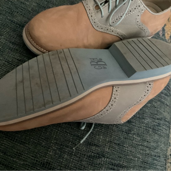 Men’s size 9 suede shoes - Picture 3 of 3